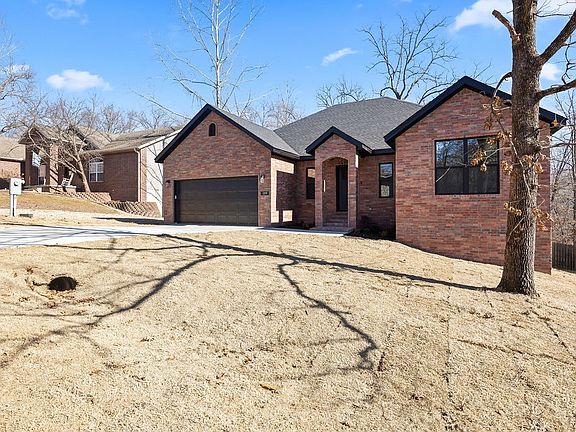 3rd image of 39 Mansfield Dr
