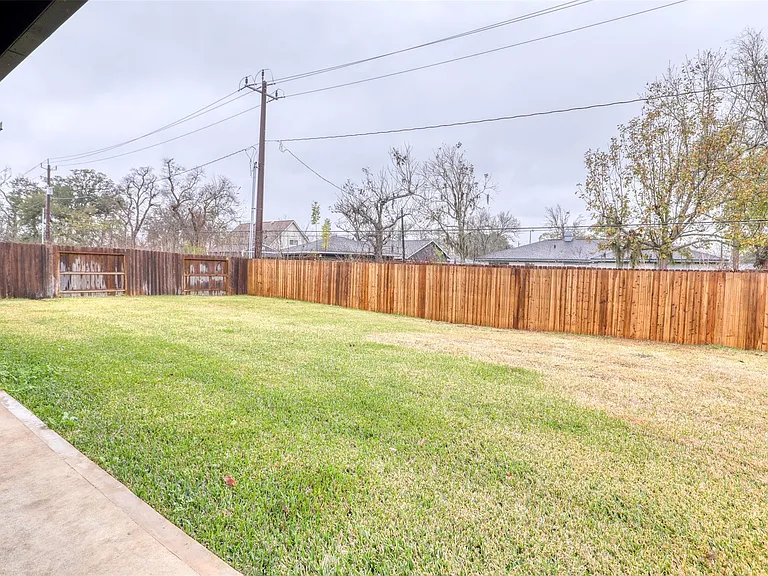 420 Magnolia St — Photo 10