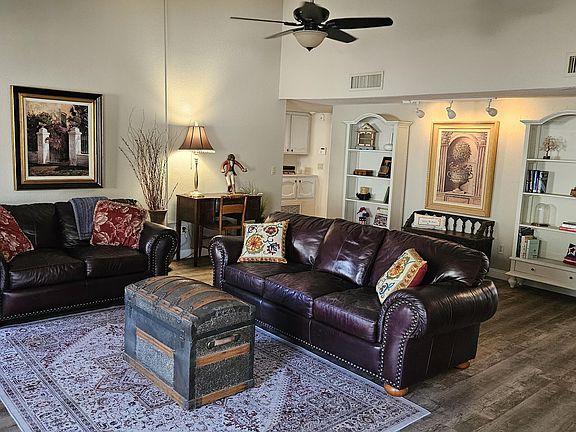4th image of 245 E DAHLIA Drive