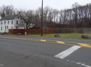 930-932 Woodbourne Rd, Langhorne, PA 19047