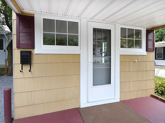 2nd image of 44 Brown St
