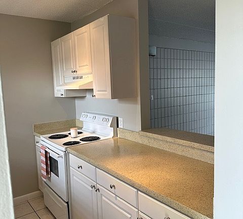 5th image of 309 N Hubert Ave #412