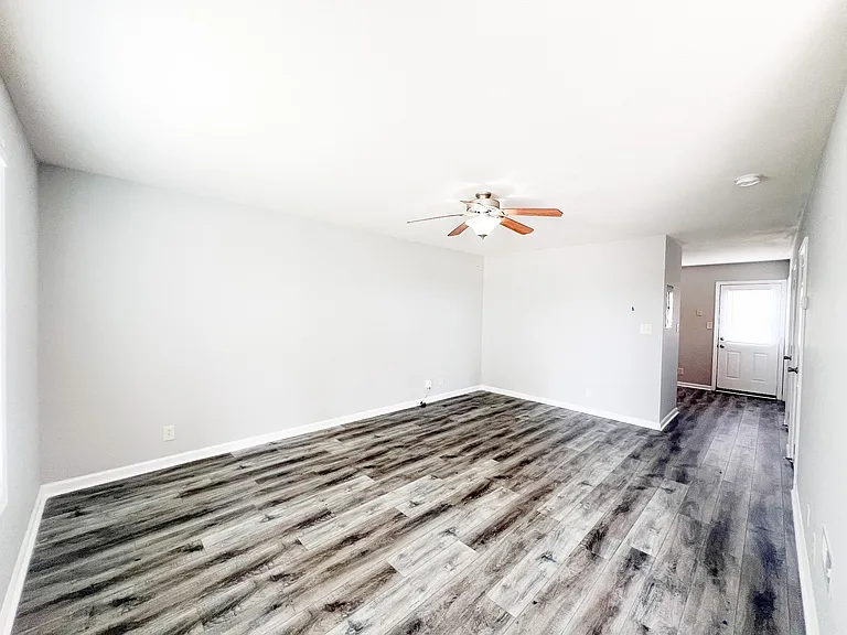 1042 W Creek Coyote Trl #E — Photo 2