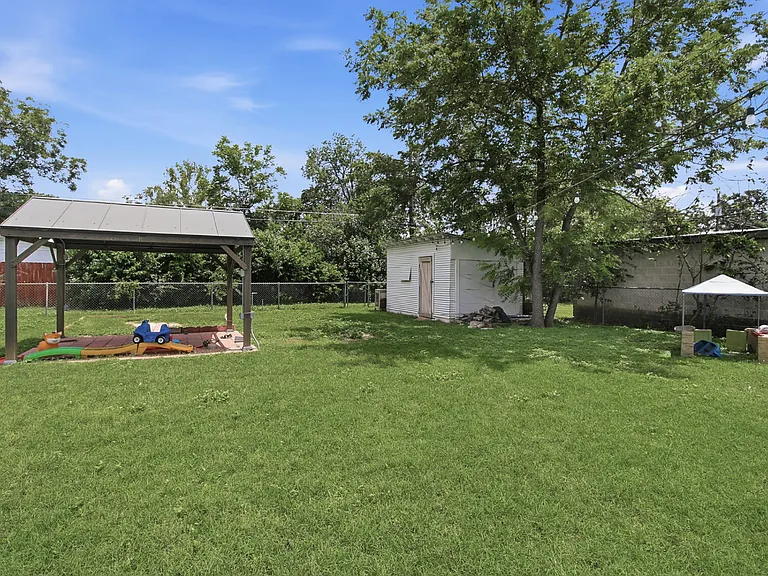 204 Aero Ave — Photo 4