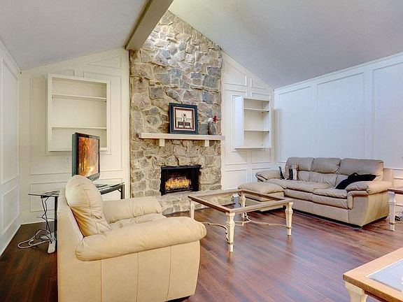 4th image of 220 Gold Finch Dr