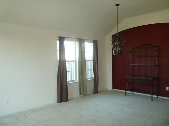 5th image of 209 Williams St