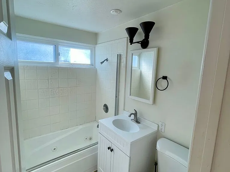 1127 Dover Ln — Photo 12
