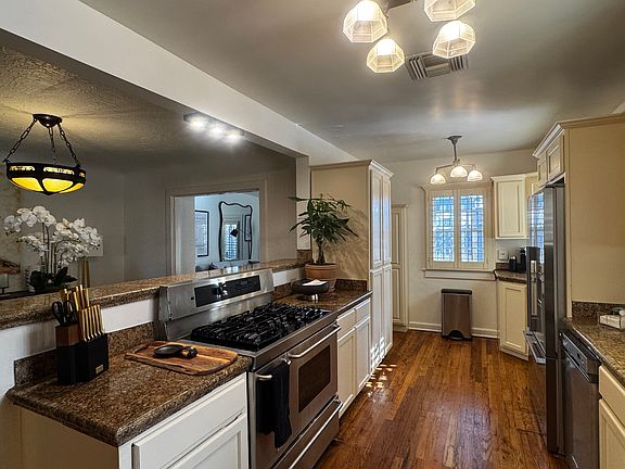 4th image of 806 Cincinnati Ave #806