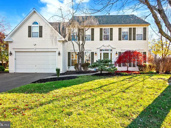 27 Donovan Rd, Pennington, NJ 08534