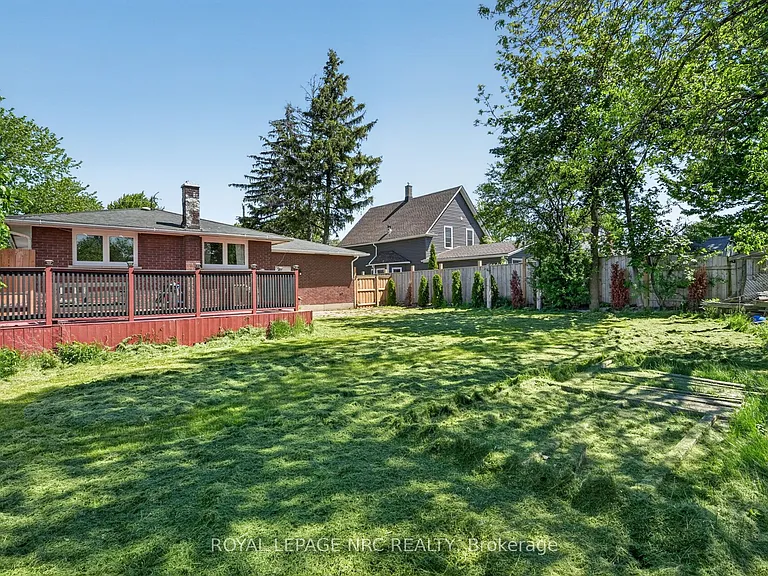 268 Henrietta St — Photo 47