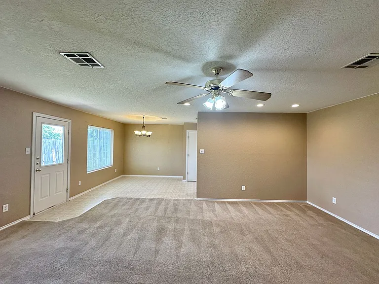 4404 Waterside Dr — Photo 5