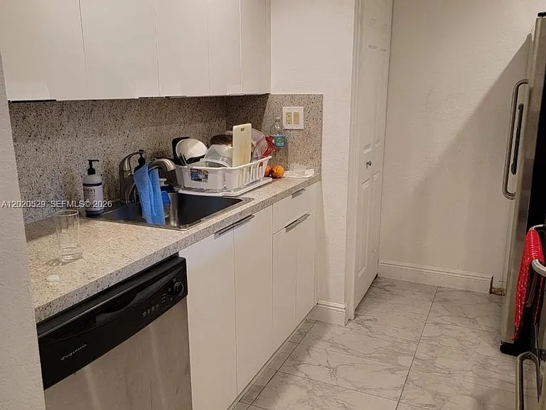 220 Lakeview Dr #212 — Photo 5