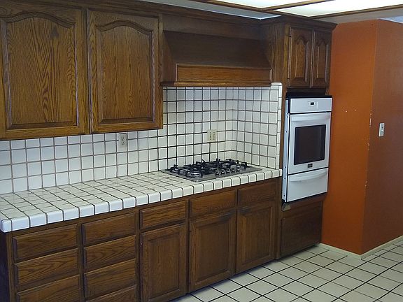 5th image of 572 Briarwood Ter
