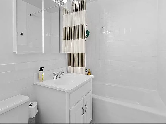 5th image of 154 W 70th St APT 10S