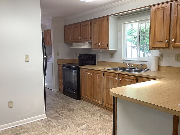5th image of 150 Burleigh Dr #20