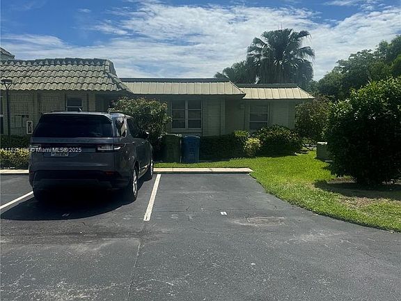 4th image of 301 Bonaventure Blvd APT 8