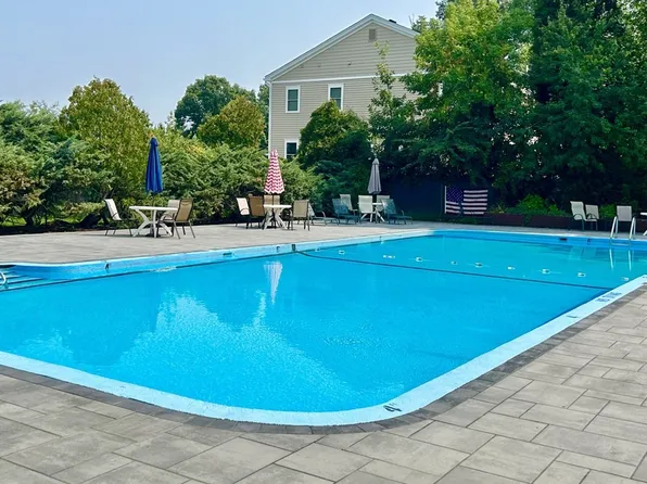259 Rock St APT A1, Norwood, MA 02062