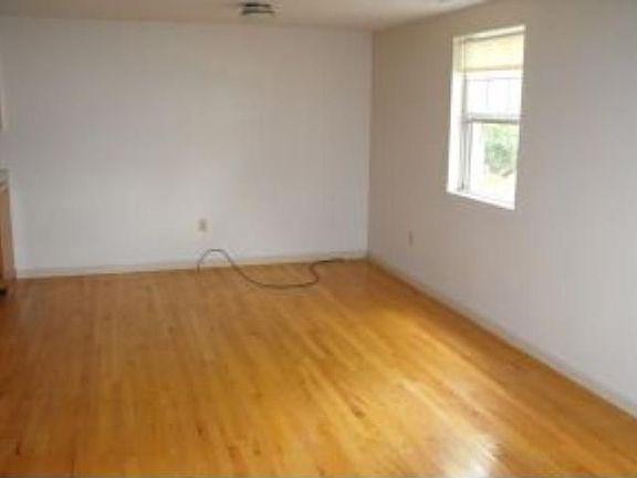 5th image of 107 Elmwood Dr