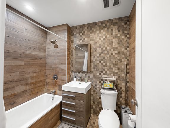 4th image of 482 Harman St #1C