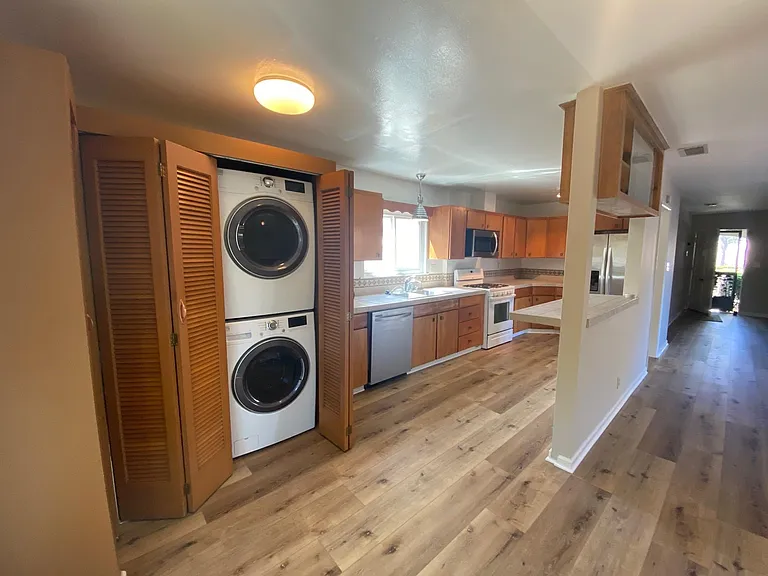 6526 Van Noord Ave — Photo 12
