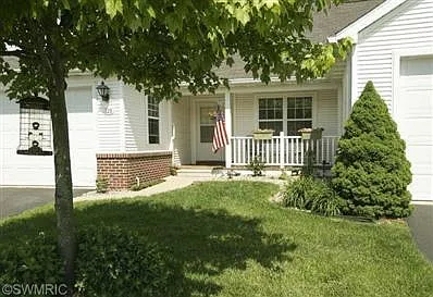 129 Eastman Ct photo 1