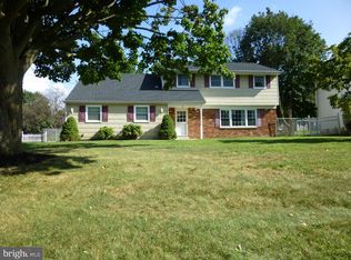 33 Harcourt Ln, Hatboro, PA 19040