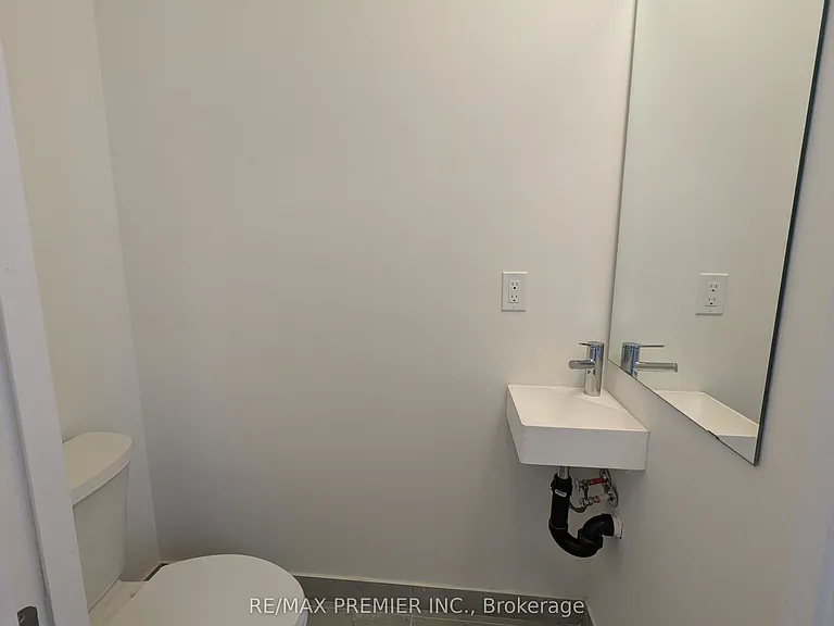 9 Steckley House Ln #513 — Photo 3
