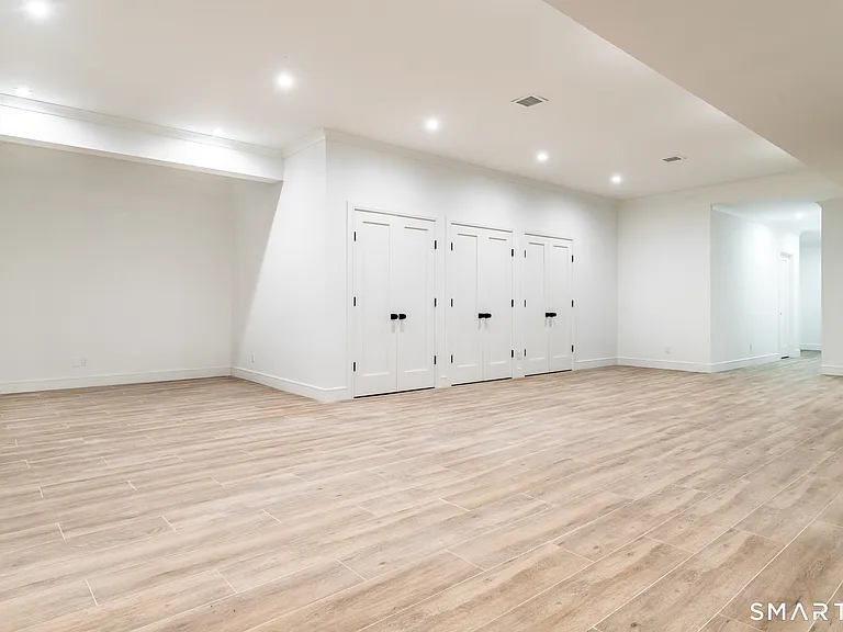 68 Dearfield Dr — Photo 5