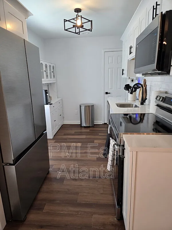 2 bed, 1.0 bath, 900 sqft, $1,995 — Photo 3