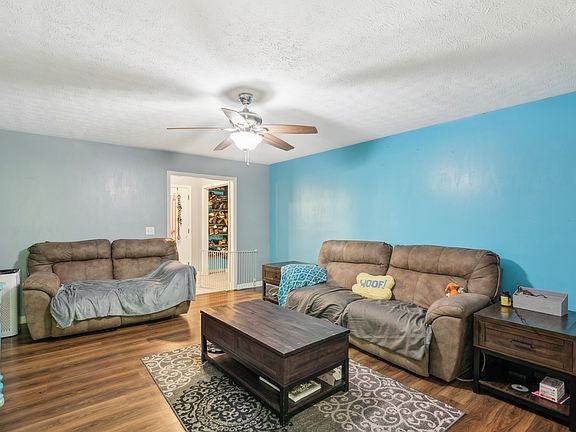 4th image of 1012 Tulip Dr