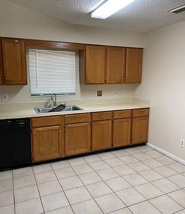 4th image of 42 Debarry Ave