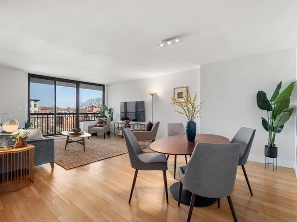 60 Longwood Ave APT 405, Brookline, MA 02446