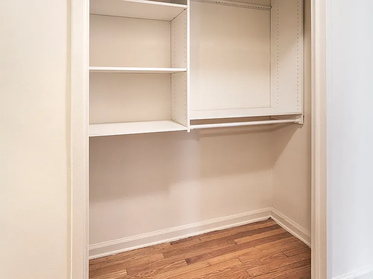 Windsor Apartments — Photo 17