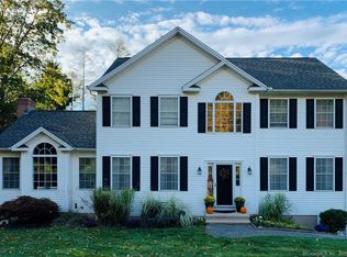 3 Coventry Ln, Oxford, CT 06478