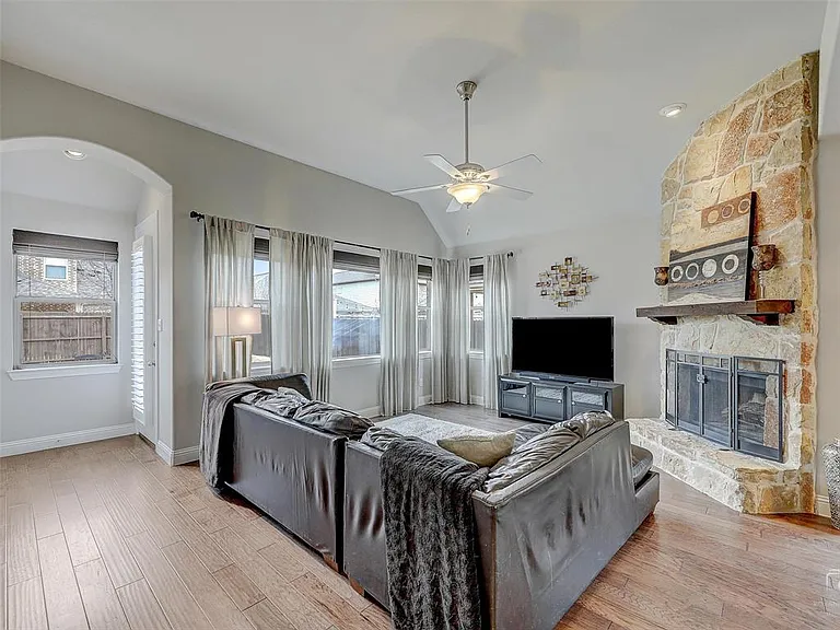 11709 Parade Dr — Photo 49