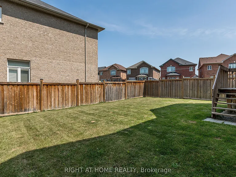 8 Monarch Dr — Photo 41