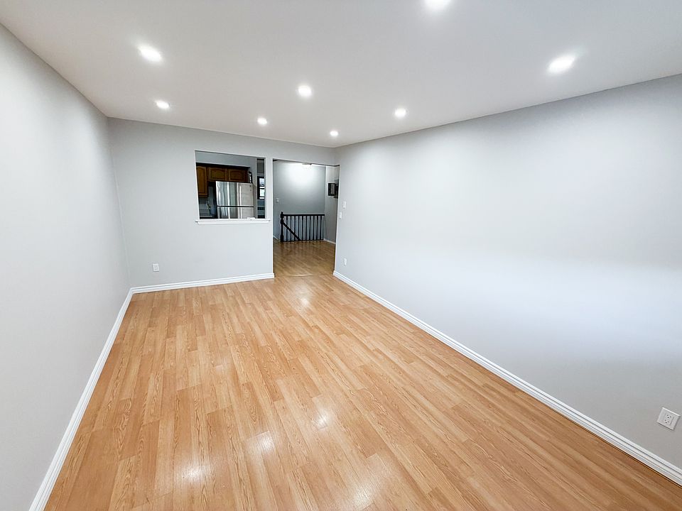 1st image of 452 Saint Lawrence Ave #3