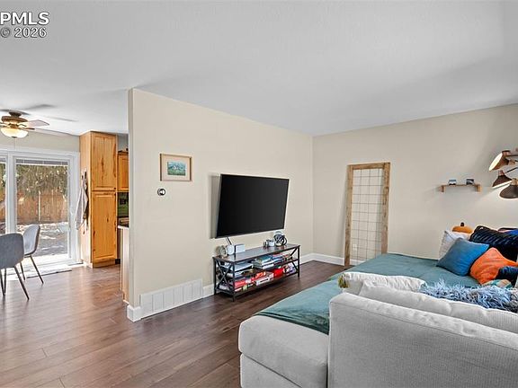 3rd image of 1660 Winnebago Rd