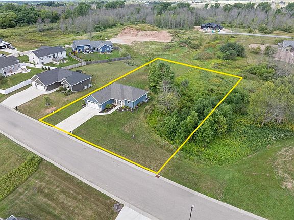 3rd image of 364 Lake Breeze WAY