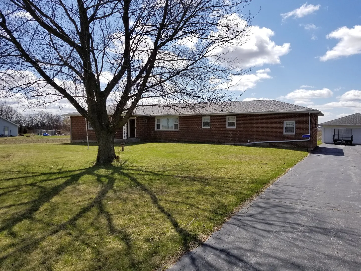 1253 W Corning Rd photo 1