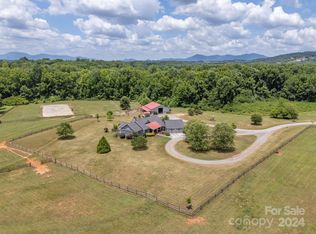 200 Green Fields Ln, Columbus, NC 28722