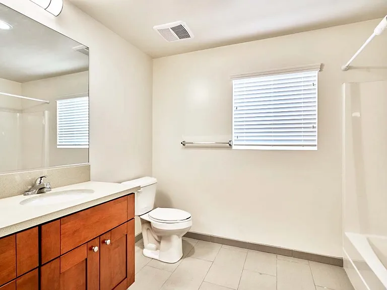 1167 S Hoover St #101 — Photo 2