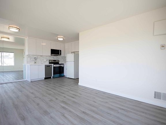 4th image of 2025 Stockton St APT 7