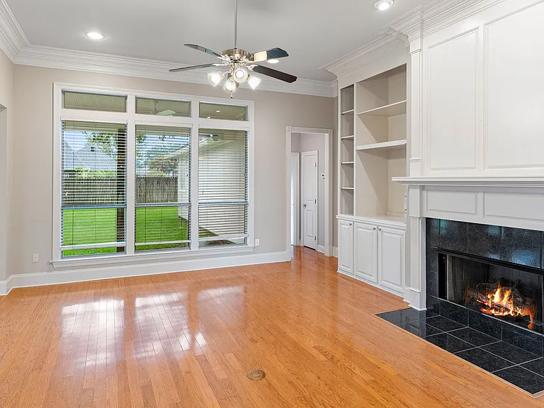 10741 Hillmont Ave — Photo 3