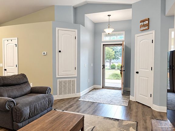4th image of 5491 Peach Dr