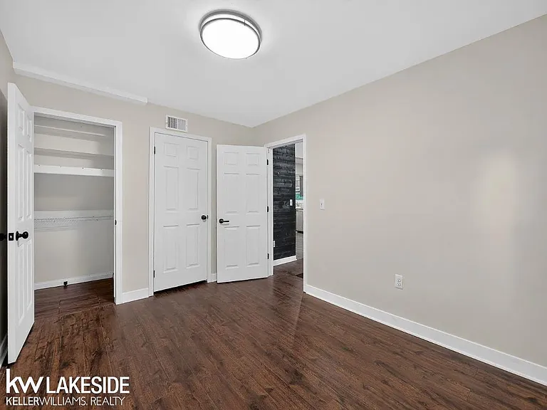 388 E South Blvd — Photo 8