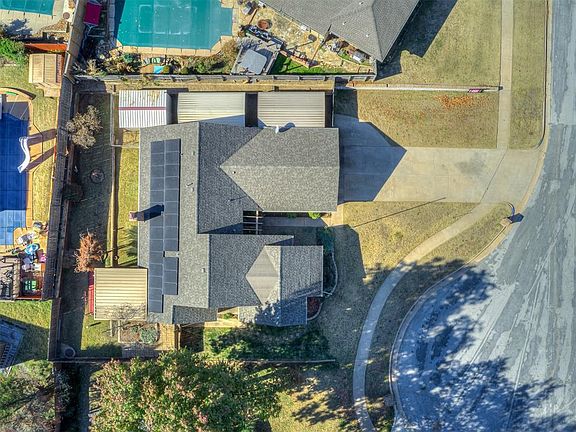 3rd image of 2408 SW 123rd St