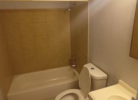 5th image of 3130 E 4th St APT 1