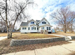 703 Des Moines St, Emmetsburg, IA 50536