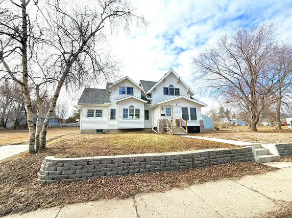 703 Des Moines St, Emmetsburg, IA 50536